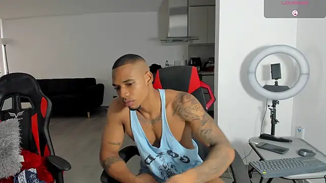 Snapshot of TROYWESLY- chatting on 07/11/26, 10:10 TROYWESLY- online show from 07/11/26, 10:10