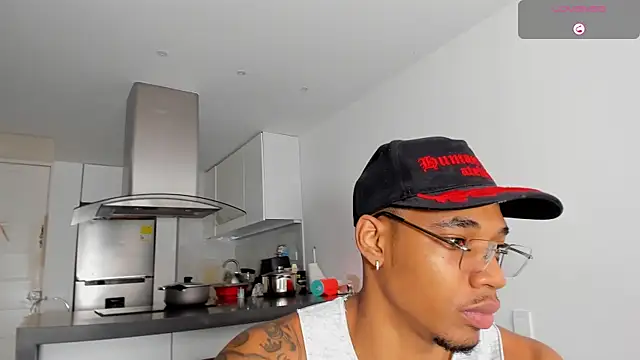 Snapshot of TROYWESLY- chatting on 10/03/25, 02:07 TROYWESLY- online show from 10/03/25, 02:07