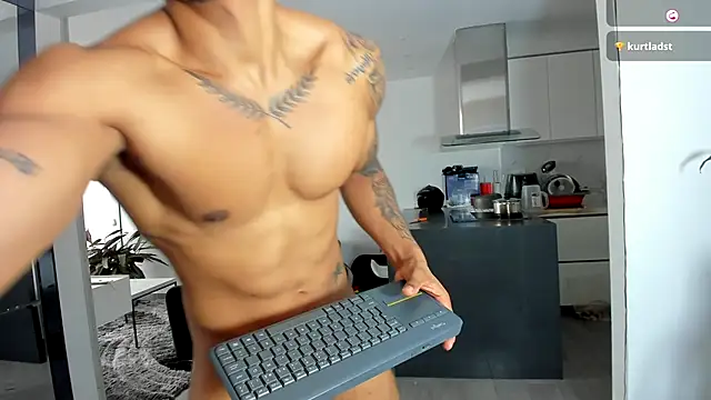 Snapshot of TROYWESLY- chatting on 11/09/25, 04:11 TROYWESLY- online show from 11/09/25, 04:11