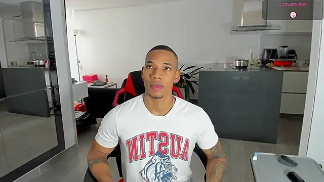 Snapshot of TROYWESLY- chatting on 02/08/26, 07:00 TROYWESLY- online show from 02/08/26, 07:00