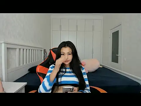 Missykitty01 online show from 10/07/25, 06:25