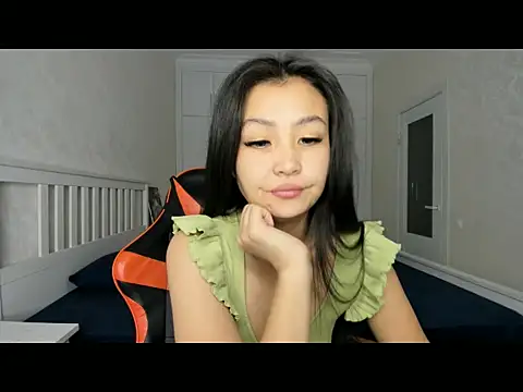 Missykitty01 online show from 10/28/25, 12:44