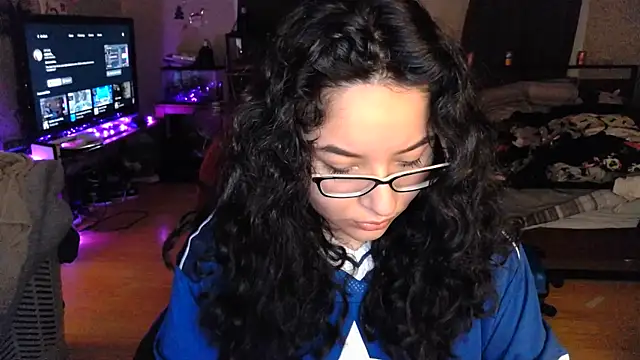 Elliewgfs online show from 12/16/24, 07:37