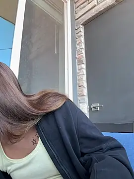 18petitewhitegirl online show from 04/23/26, 11:50