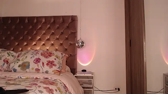 Roussmariehenao online show from 02/21/26, 02:57