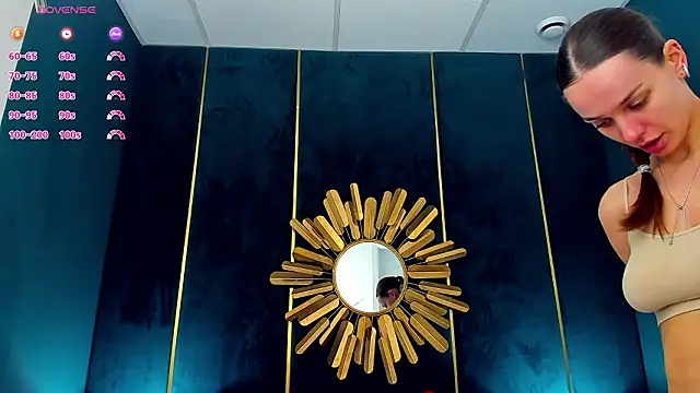 Snapshot of AprilWong chatting on 02/18/26, 06:11 AprilWong online show from 02/18/26, 06:11