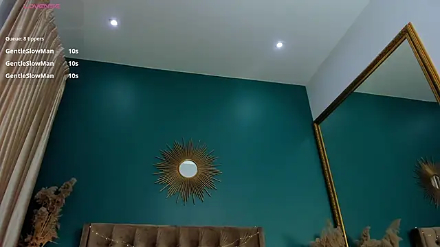 Snapshot of AprilWong chatting on 02/19/25, 12:33 AprilWong online show from 02/19/25, 12:33