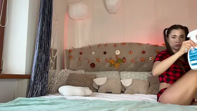 Snapshot of Mika_Miller chatting on 10/12/25, 01:45 Mika Miller online show from 10/12/25, 01:45