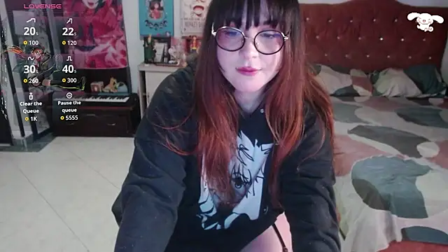 Snapshot of Avril2001 chatting on 10/16/25, 01:14 Avril2001 online show from 10/16/25, 01:14