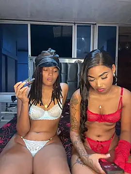 Snapshot of Lya-Kasandra chatting on 02/23/25, 12:19 Lya-Kasandra online show from 02/23/25, 12:19