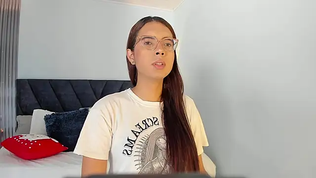 sara saenz99 online show from 11/08/25, 08:01