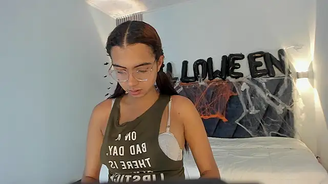 sara saenz99 online show from 10/24/25, 08:08