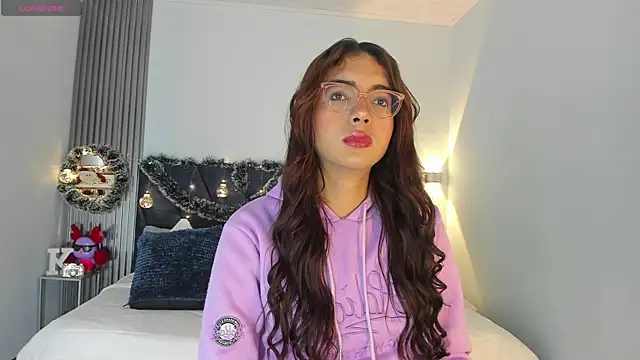 sara saenz99 online show from 11/15/25, 07:07