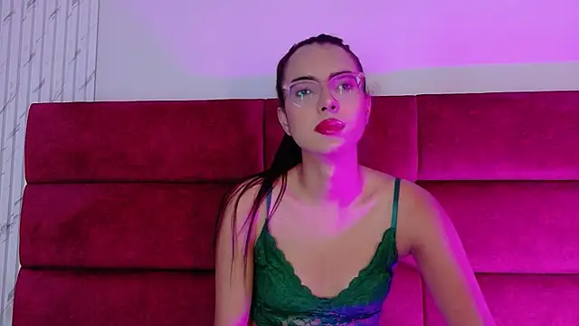 sara saenz99 online show from 12/03/25, 07:13