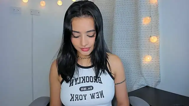 julia strauns online show from 12/14/24, 06:56