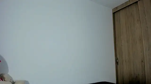 julia strauns online show from 09/24/25, 04:52