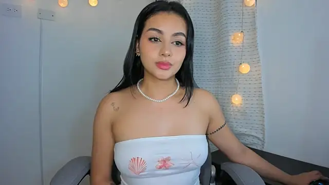 julia strauns online show from 12/18/24, 03:58