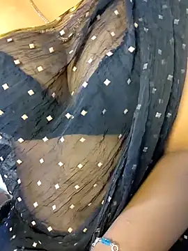 Snapshot of VR_here_4U chatting on 12/17/25, 01:38 VR here 4U online show from 12/17/25, 01:38