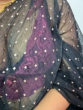 Snapshot of VR_here_4U chatting on 11/08/25, 01:14 VR here 4U online show from 11/08/25, 01:14