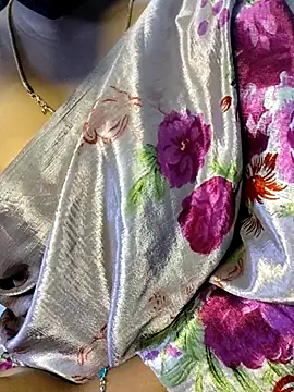 Snapshot of VR_here_4U chatting on 12/17/25, 12:04 VR here 4U online show from 12/17/25, 12:04