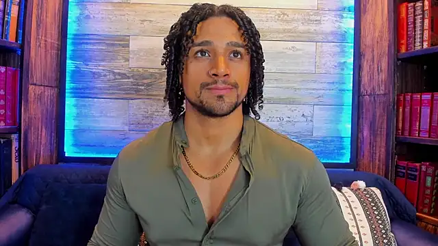 Snapshot of MikeEstevess chatting on 02/16/25, 02:31 MikeEstevess online show from 02/16/25, 02:31