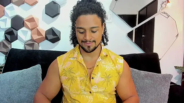 Snapshot of MikeEstevess chatting on 03/08/25, 12:30 MikeEstevess online show from 03/08/25, 12:30