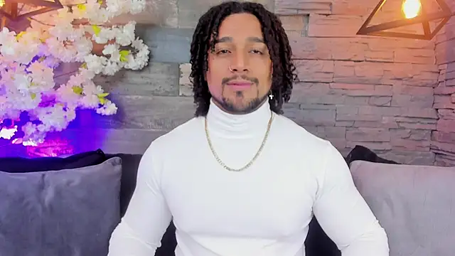 Snapshot of MikeEstevess chatting on 02/23/25, 12:05 MikeEstevess online show from 02/23/25, 12:05