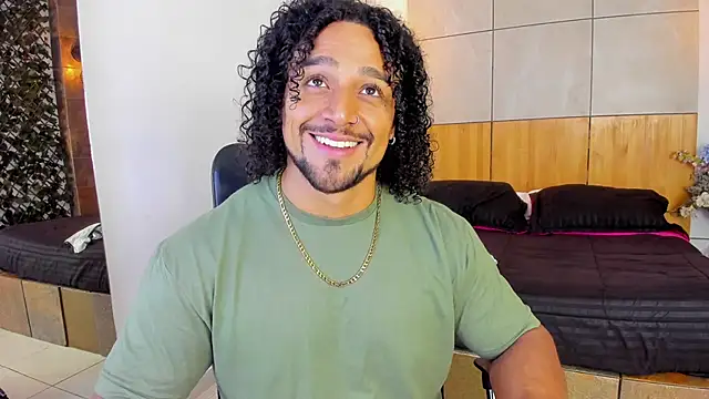 Snapshot of MikeEstevess chatting on 03/03/25, 11:46 MikeEstevess online show from 03/03/25, 11:46