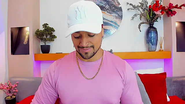 Snapshot of MikeEstevess chatting on 02/19/25, 10:20 MikeEstevess online show from 02/19/25, 10:20