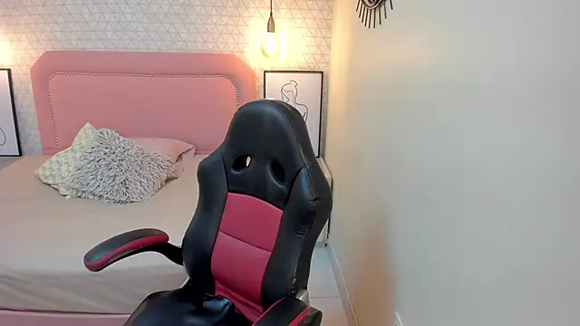 Kittytimberlake online show from 11/26/25, 12:27