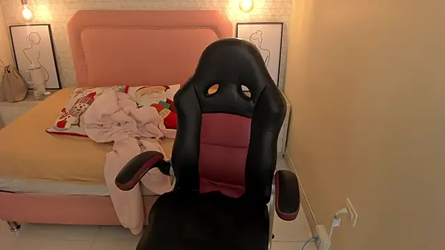 Kittytimberlake online show from 12/04/25, 12:37