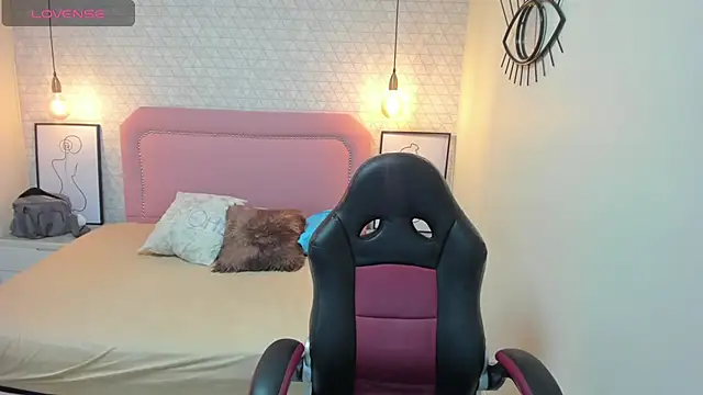 Kittytimberlake online show from 10/30/25, 12:14