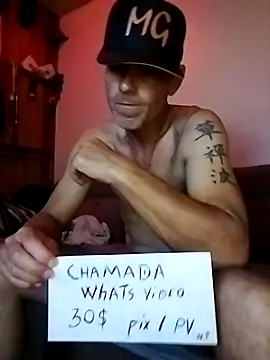 Snapshot of CrestedNotch chatting on 02/20/26, 06:26 CrestedNotch online show from 02/20/26, 06:26