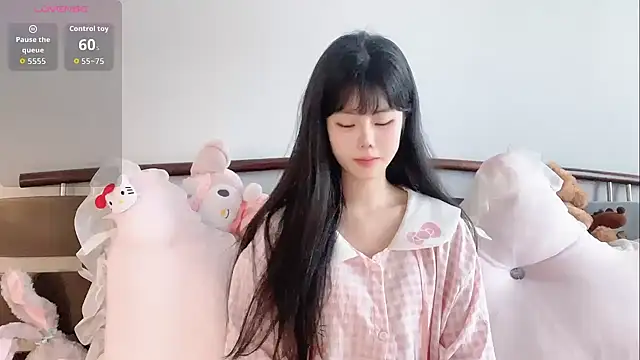 Snapshot of Qedgjwyz1 chatting on 04/13/26, 10:41 Qedgjwyz1 online show from 04/13/26, 10:41