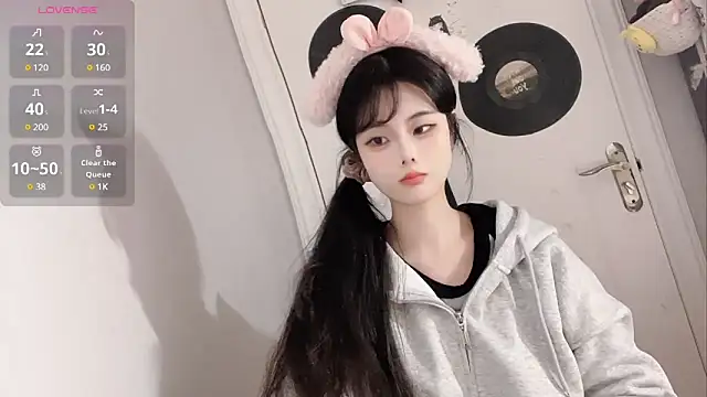 Qedgjwyz1 online show from 03/05/25, 11:49