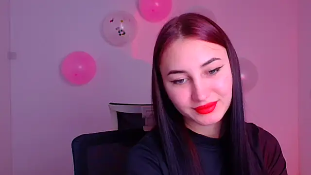 Snapshot of Jennifer_Blum chatting on 02/13/25, 08:24 Jennifer Blum online show from 02/13/25, 08:24