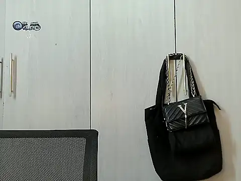 Destiny Desire online show from 10/13/25, 06:53