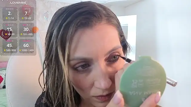 Snapshot of anny_sweet72 chatting on 02/21/26, 11:56 anny sweet72 online show from 02/21/26, 11:56