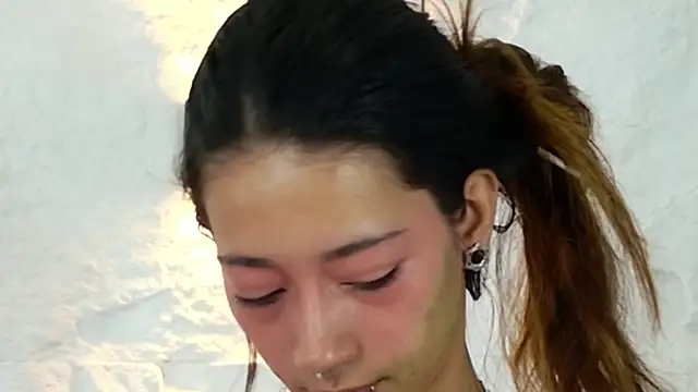 Snapshot of zorravioletta1 chatting on 11/16/25, 12:32 zorravioletta1 online show from 11/16/25, 12:32