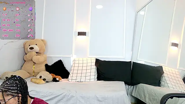 Snapshot of zorravioletta1 chatting on 02/23/26, 12:06 zorravioletta1 online show from 02/23/26, 12:06