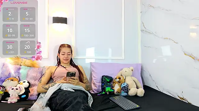 zorravioletta1 online show from 05/22/26, 02:37