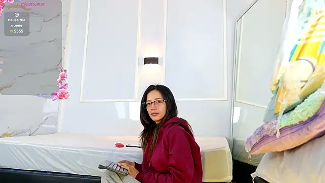 zorravioletta1 online show from 04/12/26, 11:57