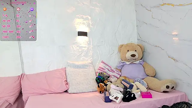 Snapshot of zorravioletta1 chatting on 12/16/25, 11:36 zorravioletta1 online show from 12/16/25, 11:36