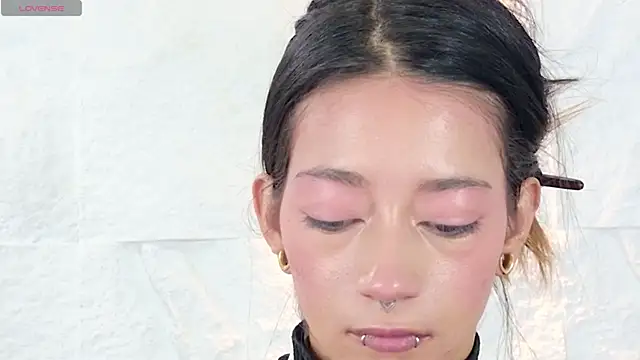 Snapshot of zorravioletta1 chatting on 11/24/25, 04:18 zorravioletta1 online show from 11/24/25, 04:18