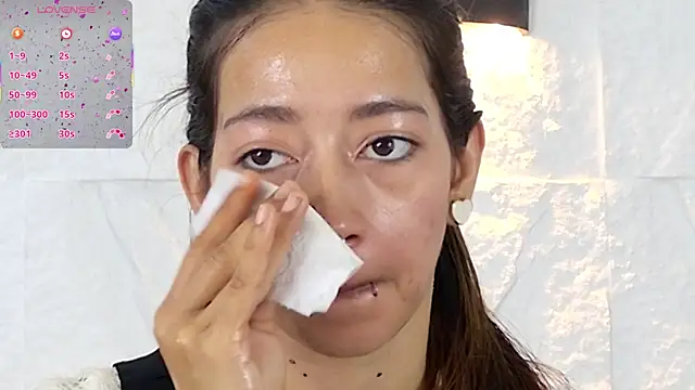 Snapshot of zorravioletta1 chatting on 11/26/25, 01:22 zorravioletta1 online show from 11/26/25, 01:22