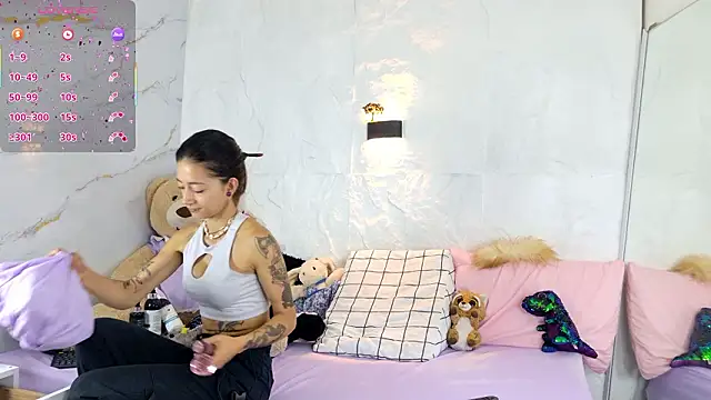 Snapshot of zorravioletta1 chatting on 01/14/26, 11:58 zorravioletta1 online show from 01/14/26, 11:58