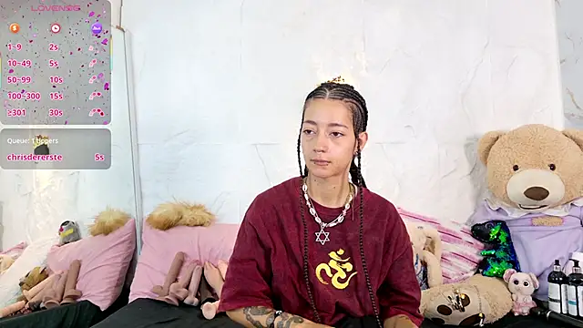 Snapshot of zorravioletta1 chatting on 12/14/25, 12:00 zorravioletta1 online show from 12/14/25, 12:00