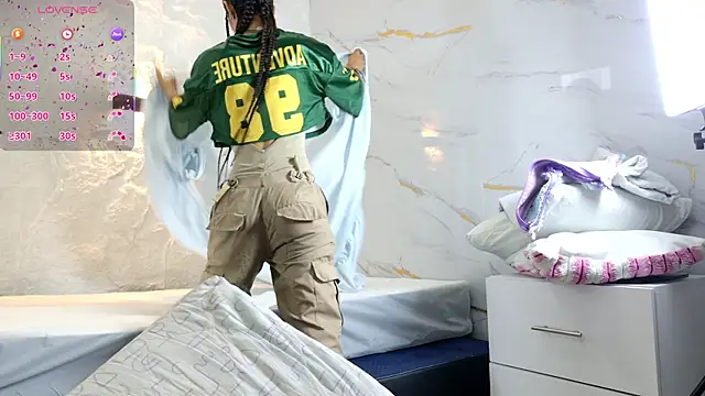 Snapshot of zorravioletta1 chatting on 12/18/25, 12:09 zorravioletta1 online show from 12/18/25, 12:09