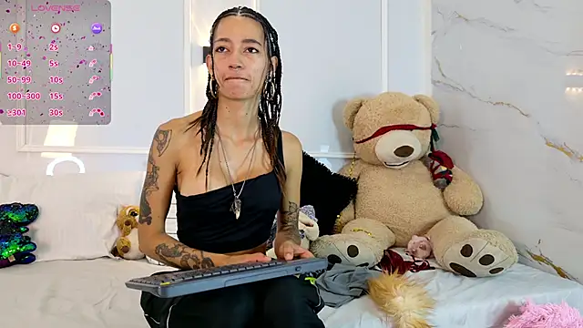 Snapshot of zorravioletta1 chatting on 02/19/26, 12:13 zorravioletta1 online show from 02/19/26, 12:13