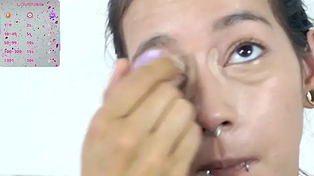 Snapshot of zorravioletta1 chatting on 11/18/25, 06:22 zorravioletta1 online show from 11/18/25, 06:22